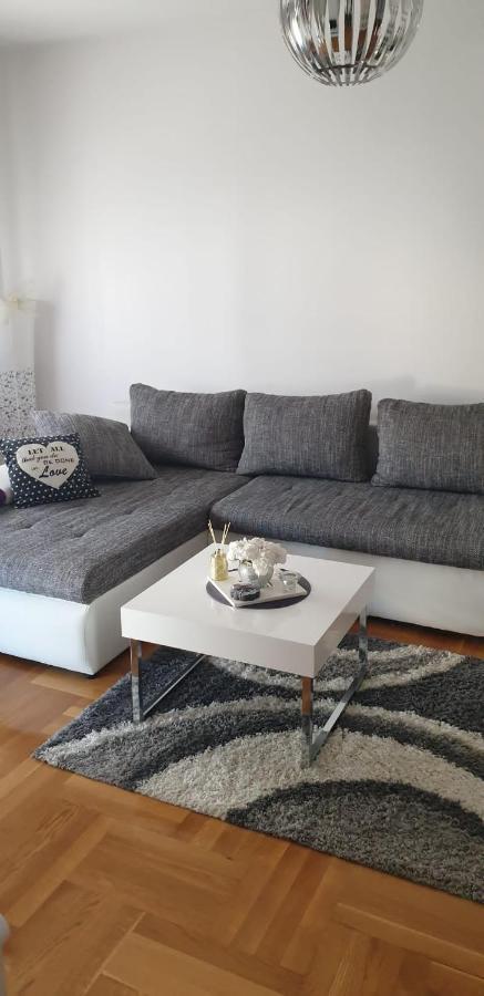 Apartman Aura Zagabria Esterno foto